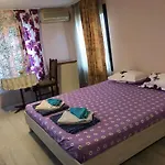 בית הארחה Surf House Rose I Po3a L גולדן סנדס